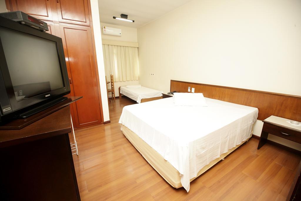 Galatas Central Hotel Patos de Minas Buitenkant foto